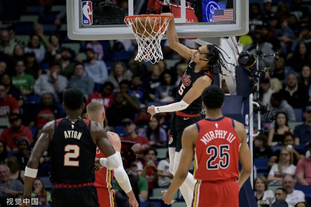 更是对他天 更是对他天